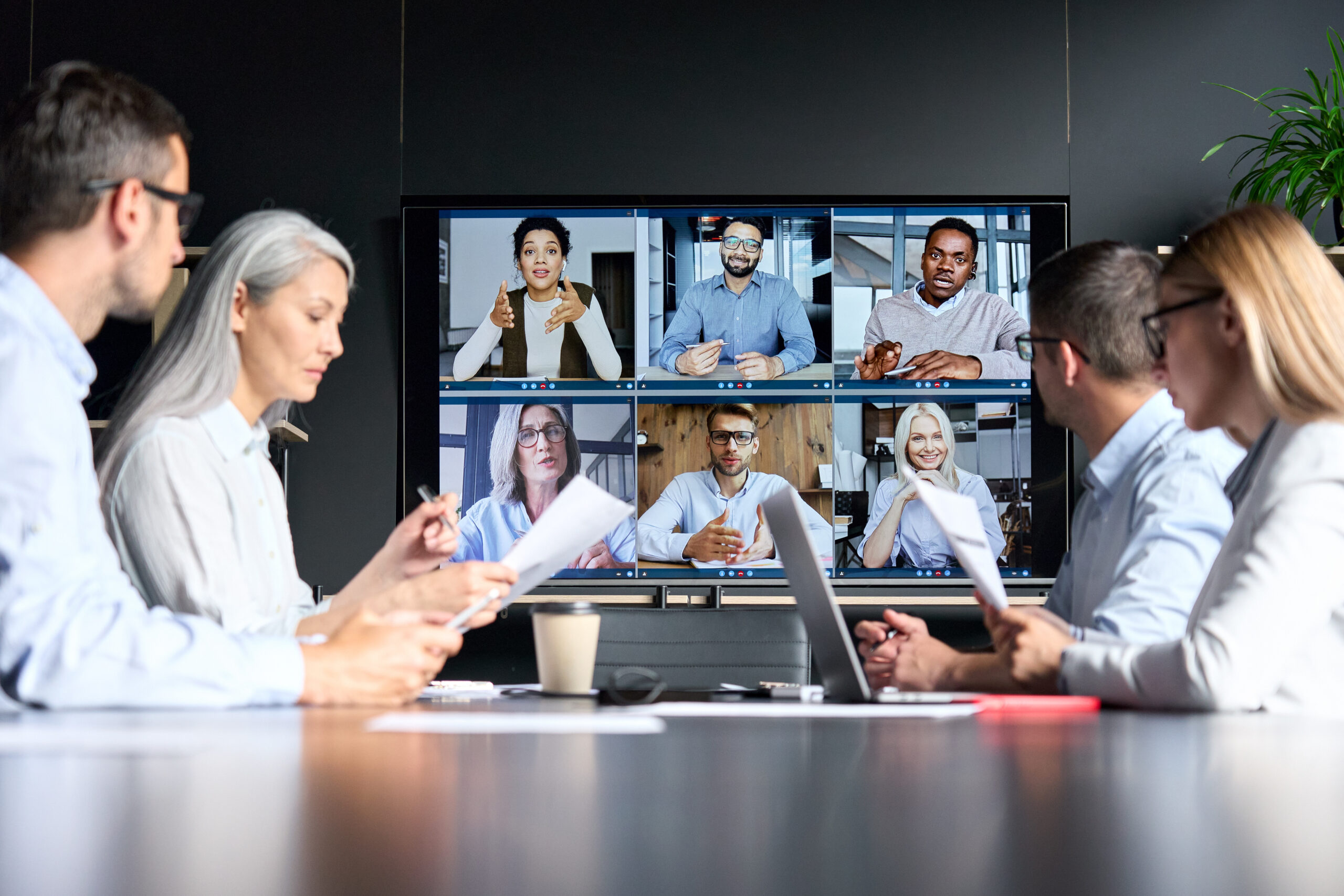 people in a virtual meeting
